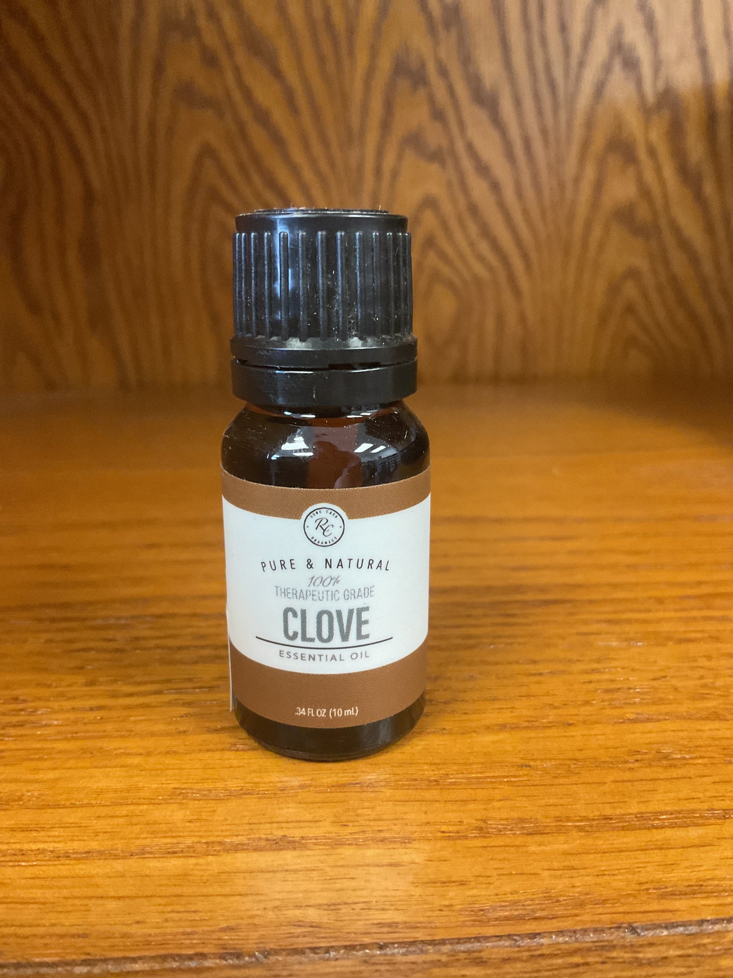Clove essential oil
